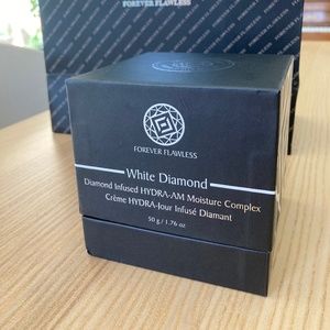 Forever Flawless White Diamond HYDRA-AM Moisture Complex 1.76oz